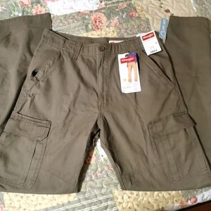 Men's Brown Wrangler Relaxed Fit Cargo Pants 32x34